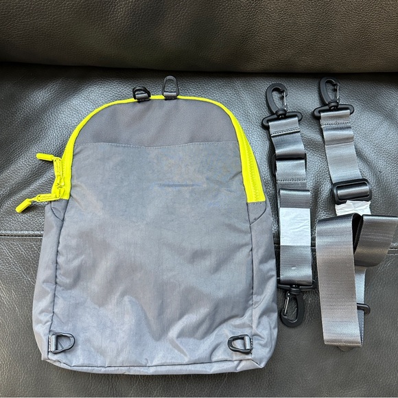 NWT Timbuk2 Spark Mini Pack (gray) - Picture 5 of 9